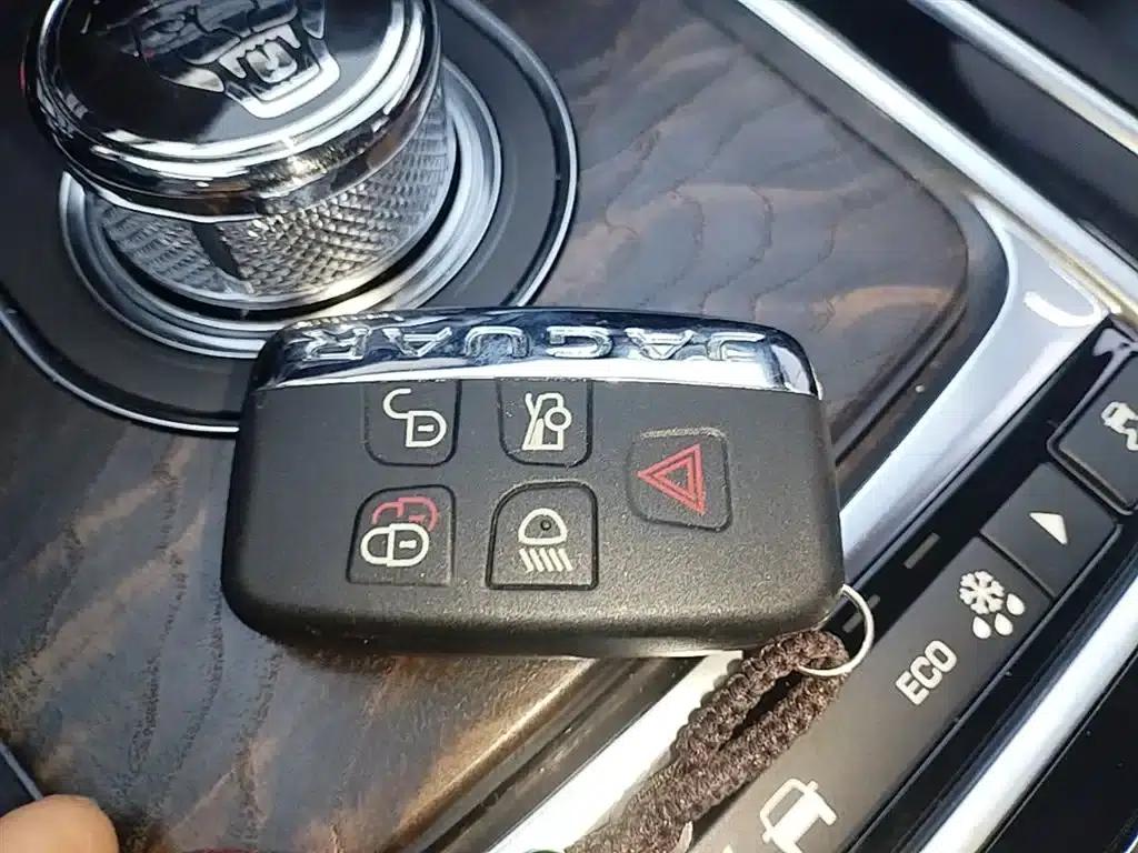 Jaguar XEL 2019 2.0T 200PS Premium Edition — миниатюра 9