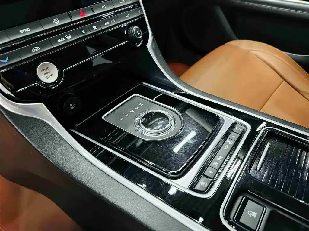 2018 Jaguar XFL 2.0T 200PS Elegance Edition — миниатюра 13