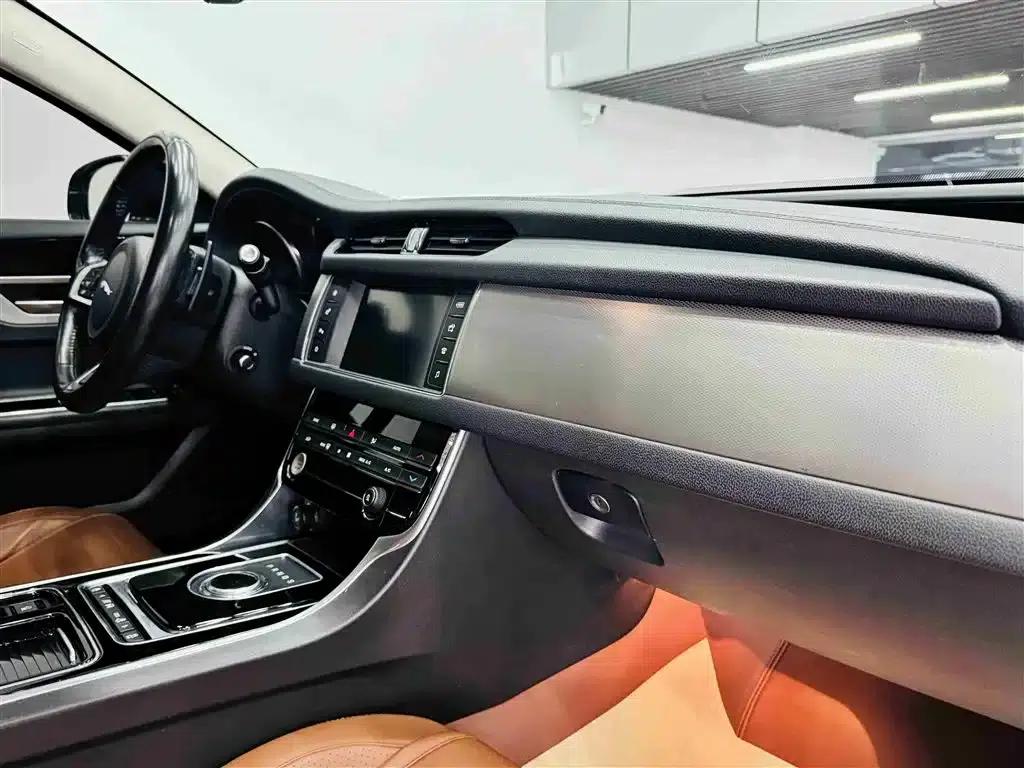 2018 Jaguar XFL 2.0T 200PS Elegance Edition — миниатюра 31