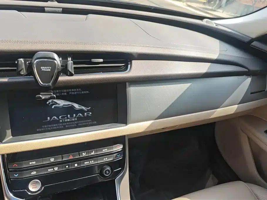 2020 Jaguar XFL 2.0T P200 2WD Elite Edition — миниатюра 13