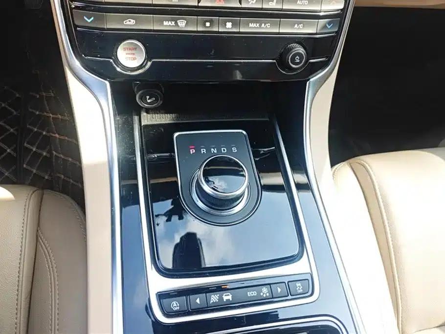 2020 Jaguar XFL 2.0T P200 2WD Elite Edition — миниатюра 16