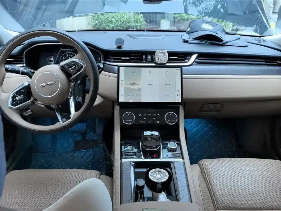 2023 Jaguar XFL 2.0T P250 2WD Luxury Gold Edition — миниатюра 12