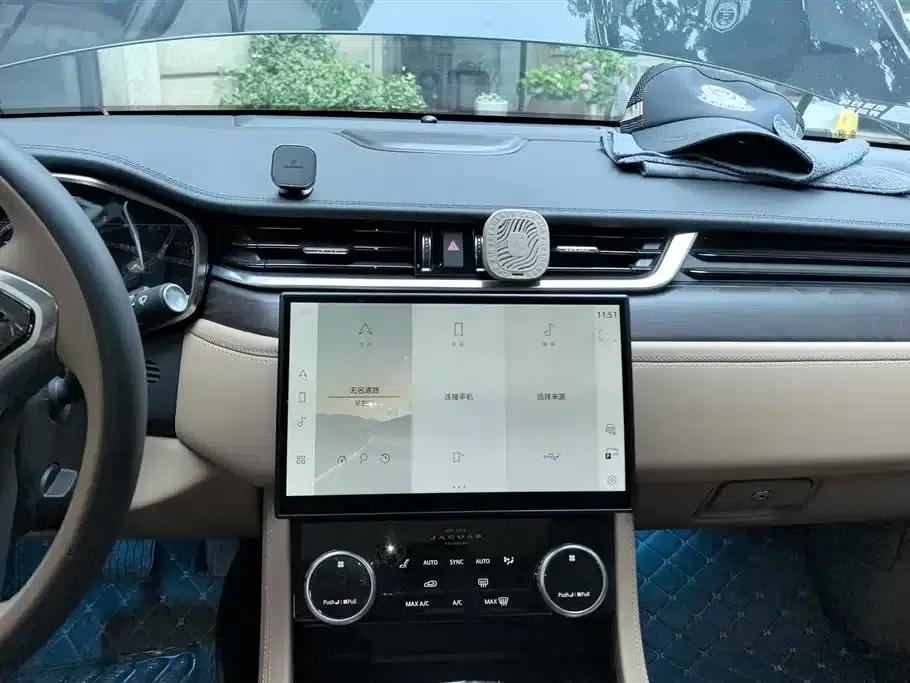 2023 Jaguar XFL 2.0T P250 2WD Luxury Gold Edition — миниатюра 13