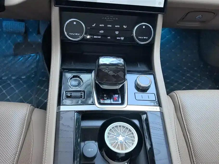 2023 Jaguar XFL 2.0T P250 2WD Luxury Gold Edition — миниатюра 16
