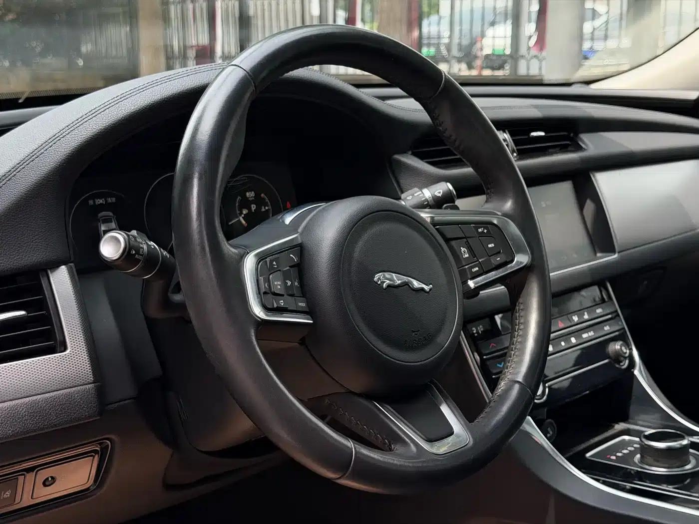2020 Jaguar XFL 2.0T P200 2WD Elite Edition — миниатюра 5