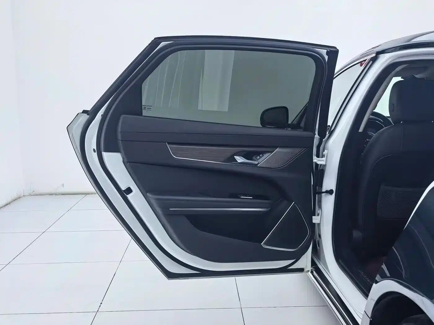 2021 Jaguar XFL 2.0T P200 2WD Elite Luxury Edition — миниатюра 23