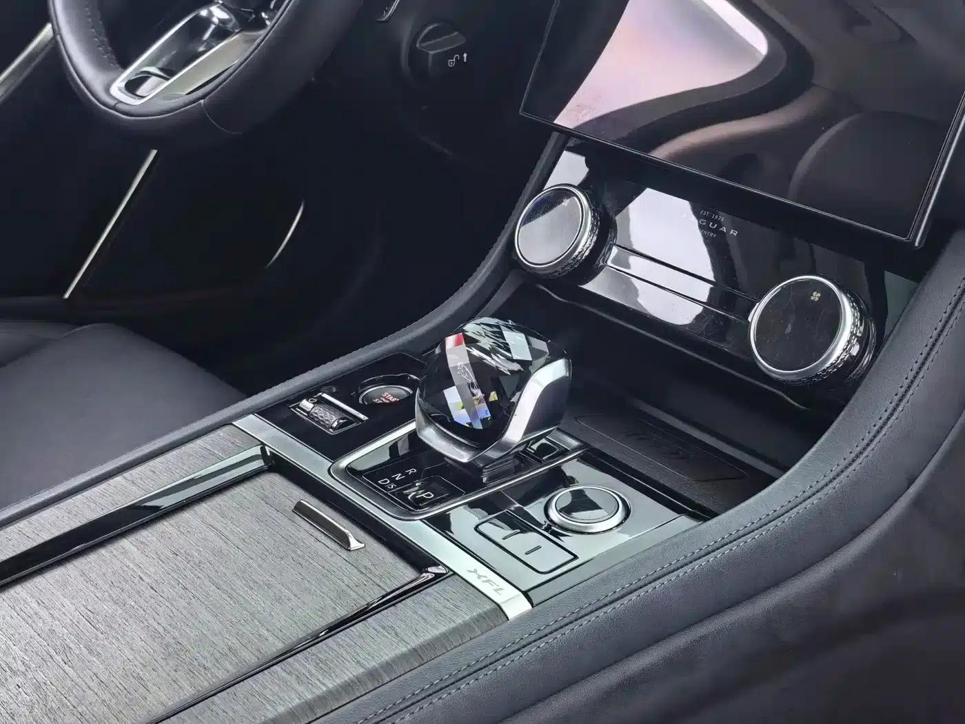 2021 Jaguar XFL 2.0T P200 2WD Elite Luxury Edition — миниатюра 4