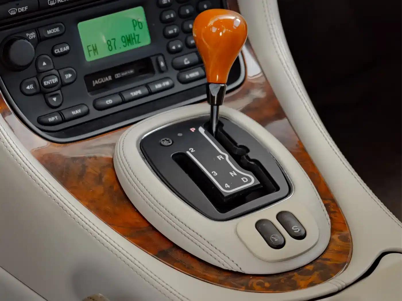 Jaguar XJ8 X308 2002 Vanden Plas North American Luxury Limited Edition — миниатюра 12