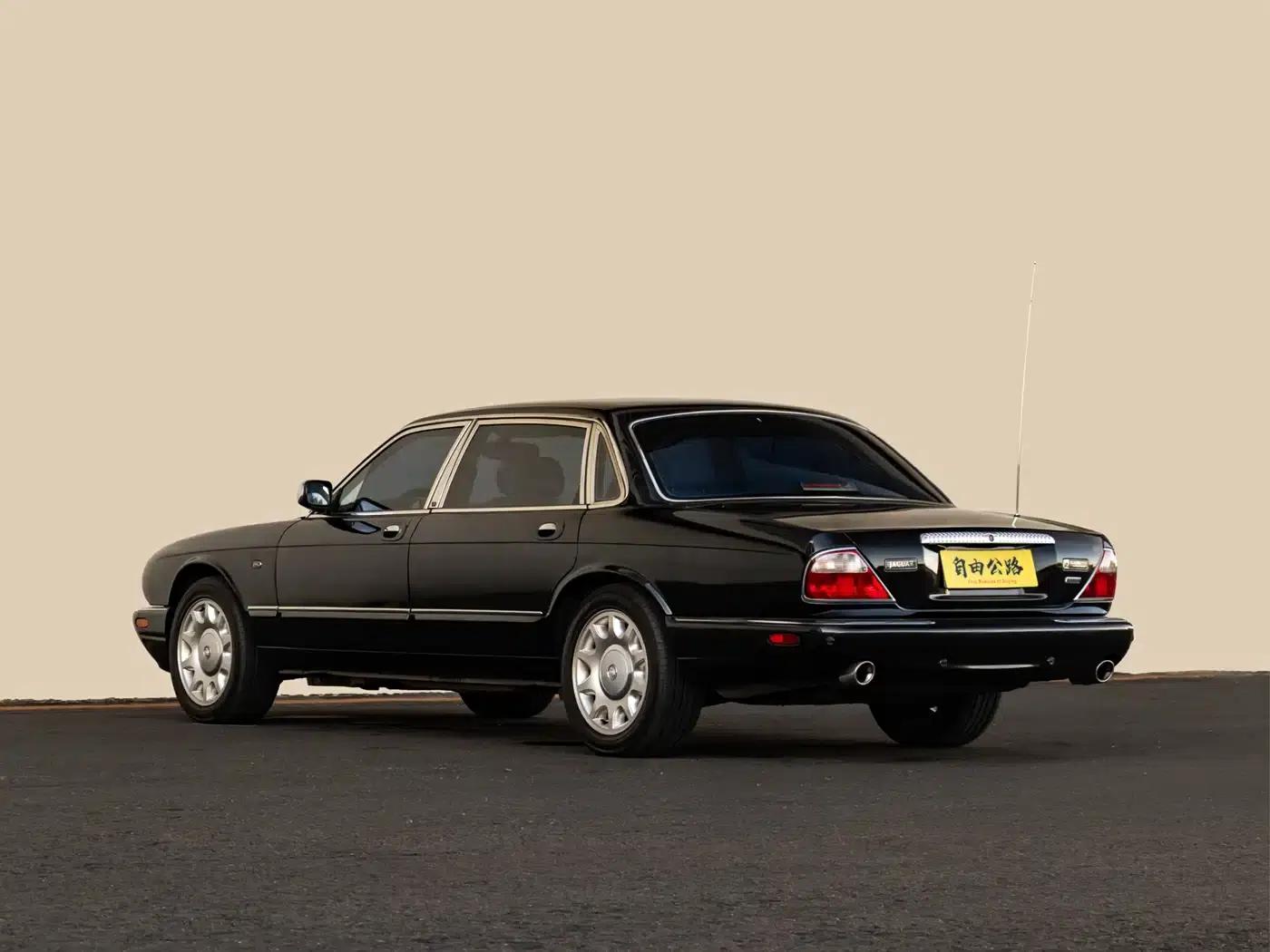 Jaguar XJ8 X308 2002 Vanden Plas North American Luxury Limited Edition — миниатюра 15