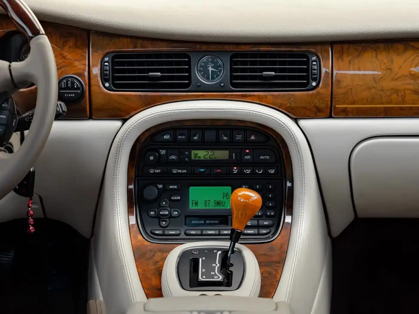Jaguar XJ8 X308 2002 Vanden Plas North American Luxury Limited Edition — миниатюра 6