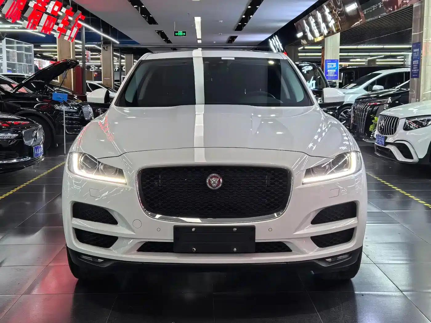 Jaguar F-PACE 2019 2.0T AWD Urban Luxury Edition — миниатюра 2