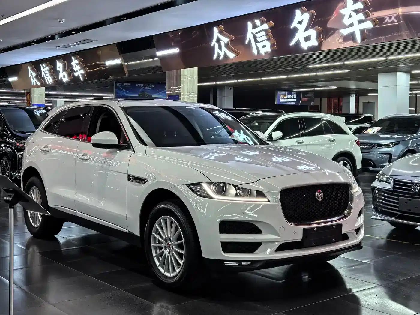 Jaguar F-PACE 2019 2.0T AWD Urban Luxury Edition — миниатюра 3