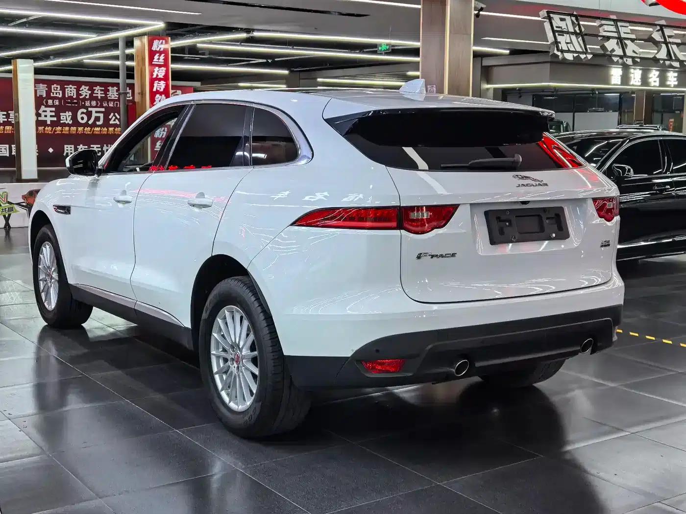 Jaguar F-PACE 2019 2.0T AWD Urban Luxury Edition — миниатюра 4