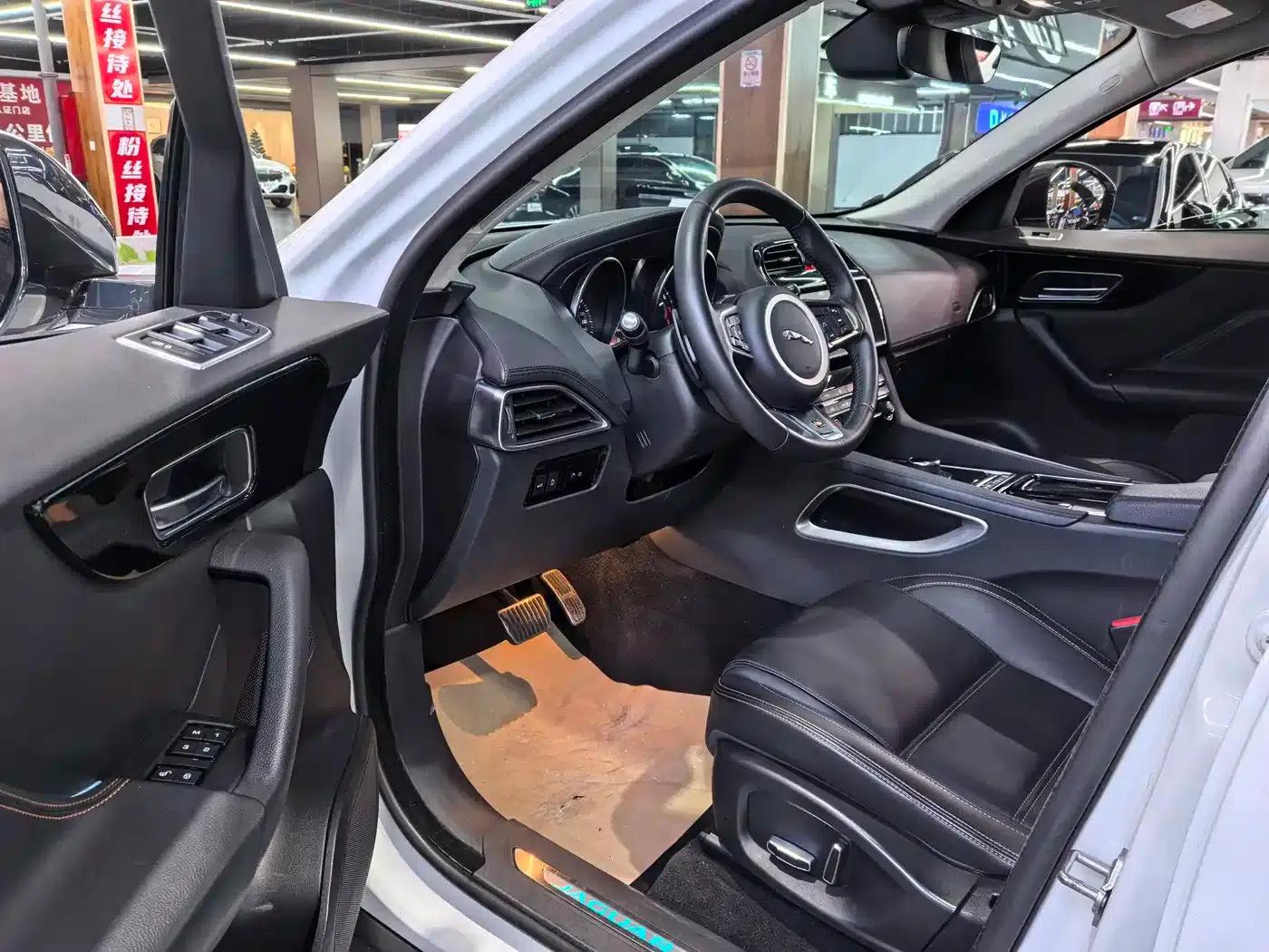 Jaguar F-PACE 2019 2.0T AWD Urban Luxury Edition — миниатюра 6