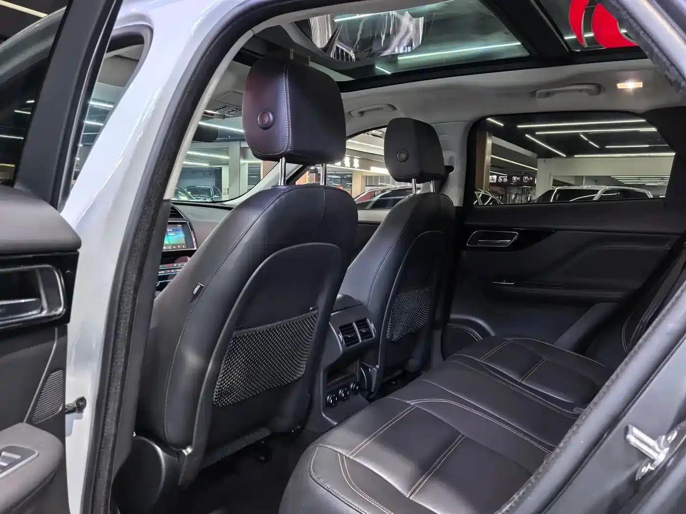 Jaguar F-PACE 2019 2.0T AWD Urban Luxury Edition — миниатюра 7
