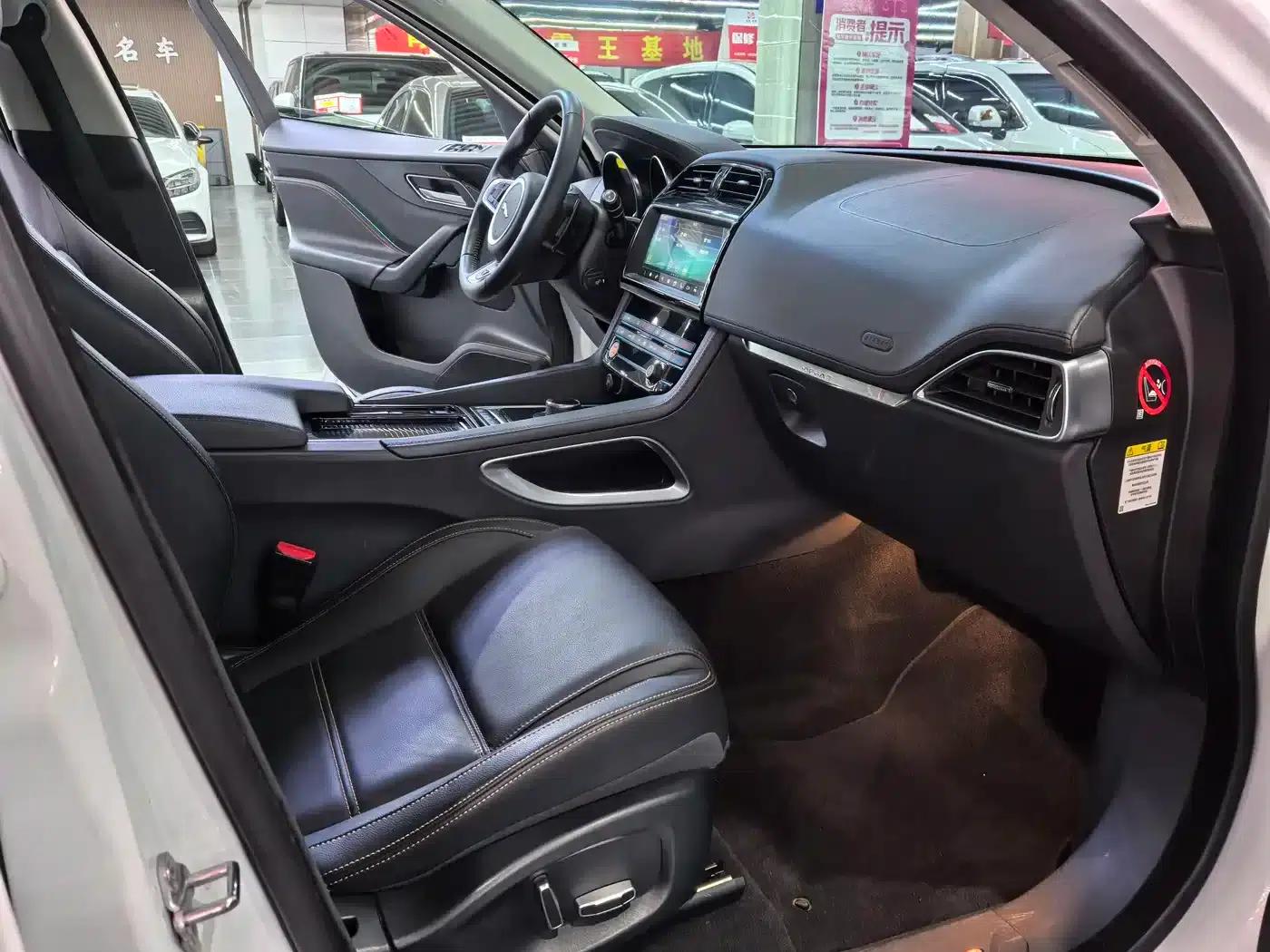 Jaguar F-PACE 2019 2.0T AWD Urban Luxury Edition — миниатюра 8