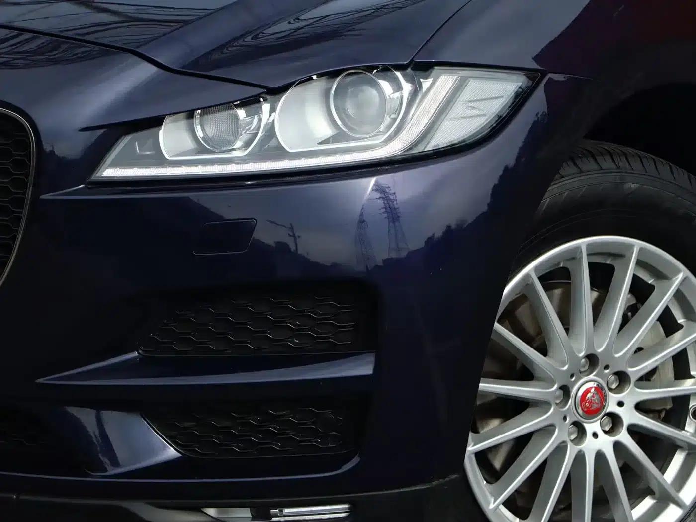 Jaguar F-PACE 2019 2.0T AWD Urban Luxury Edition — миниатюра 2