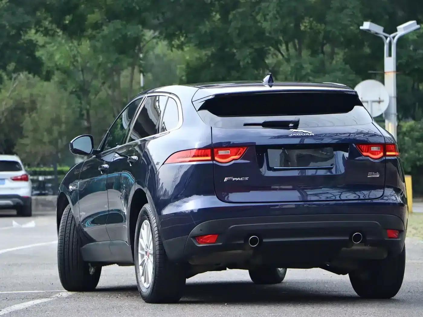 Jaguar F-PACE 2019 2.0T AWD Urban Luxury Edition — миниатюра 18