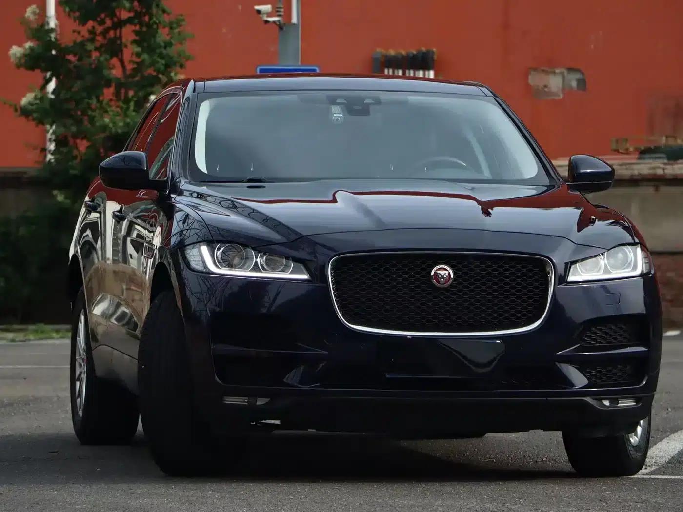 Jaguar F-PACE 2019 2.0T AWD Urban Luxury Edition — миниатюра 3