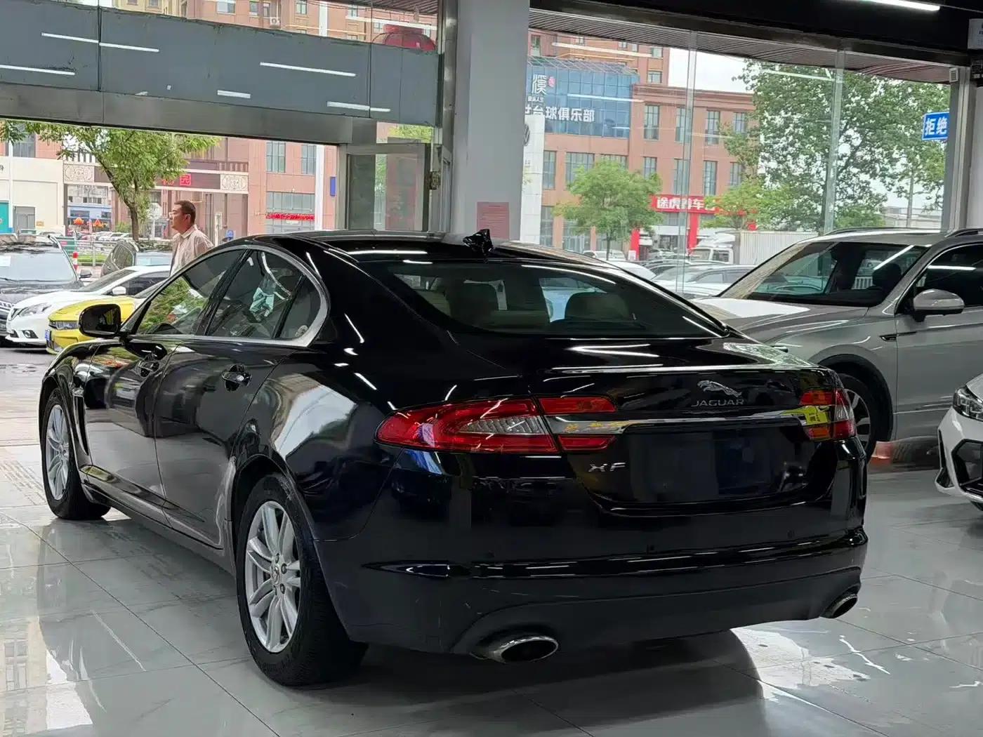Jaguar XF 2015 XF 2.0T Elegance Edition — миниатюра 6