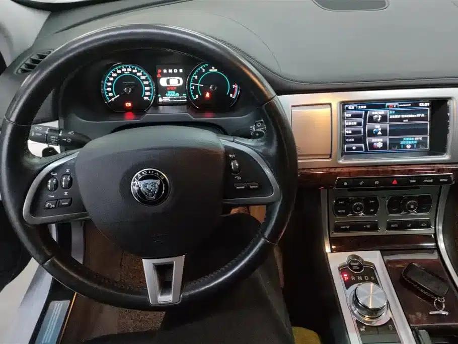 2015 Jaguar XF 2.0T Luxury Edition — миниатюра 12