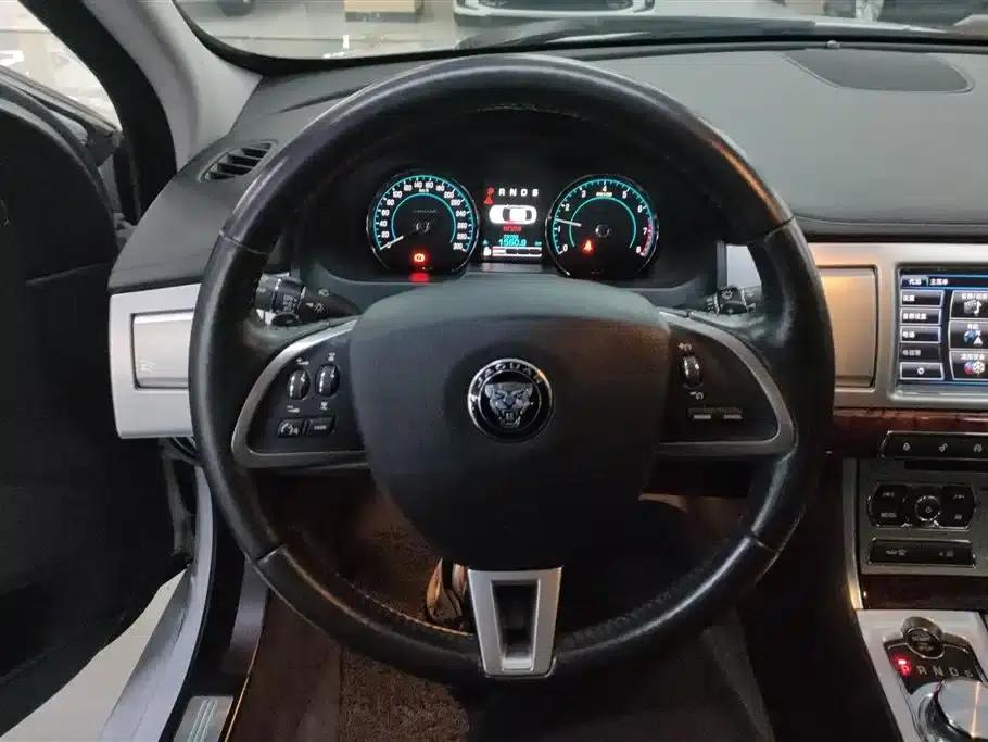 2015 Jaguar XF 2.0T Luxury Edition — миниатюра 15