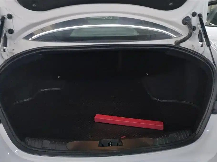 2015 Jaguar XF 2.0T Luxury Edition — миниатюра 4