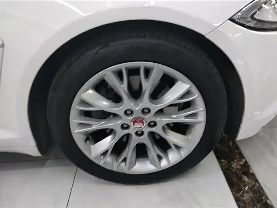 2015 Jaguar XF 2.0T Luxury Edition — миниатюра 6