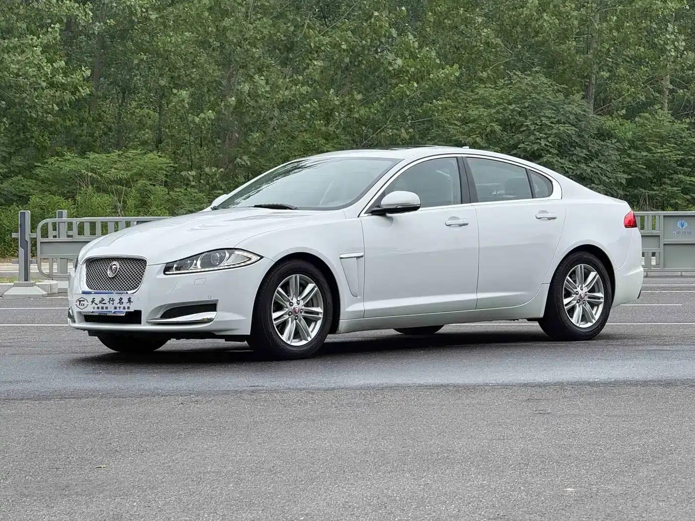 Jaguar XF 2015 XF 2.0T Elegance Edition — миниатюра 1
