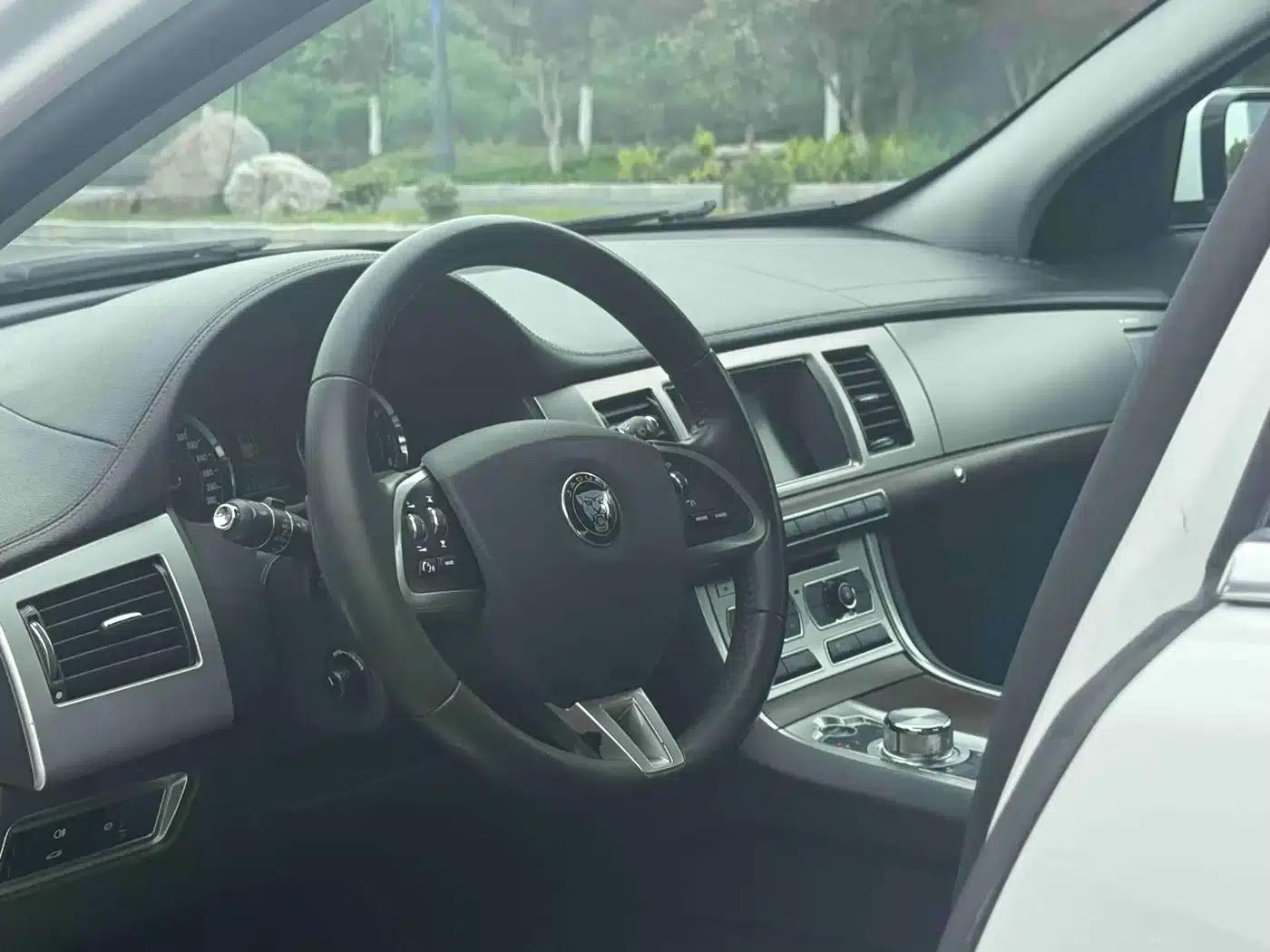 Jaguar XF 2015 XF 2.0T Elegance Edition — миниатюра 3