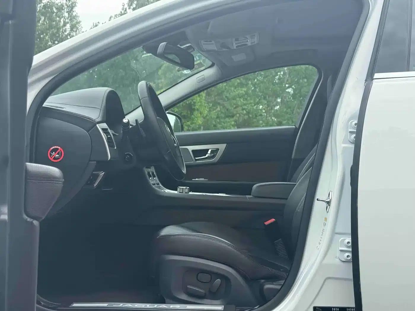 Jaguar XF 2015 XF 2.0T Elegance Edition — миниатюра 4