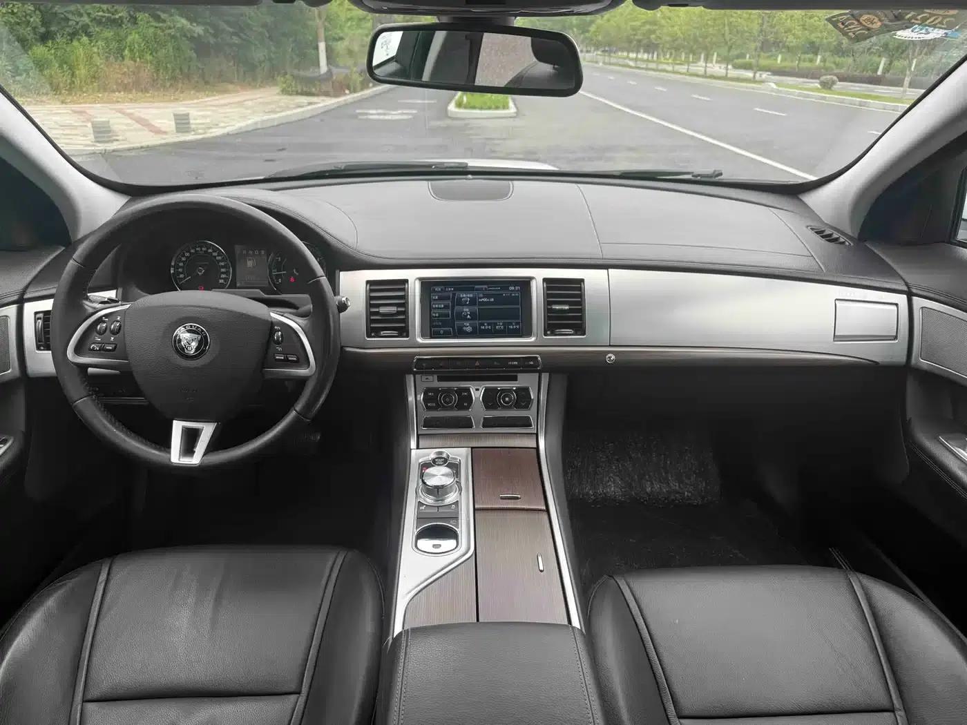 Jaguar XF 2015 XF 2.0T Elegance Edition — миниатюра 6