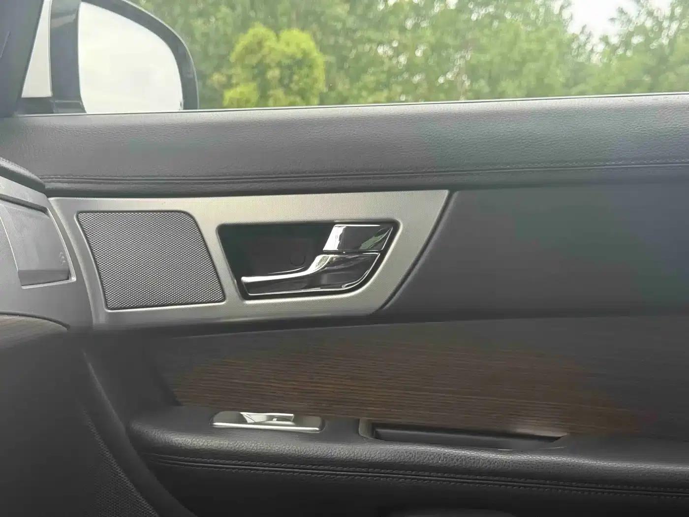 Jaguar XF 2015 XF 2.0T Elegance Edition — миниатюра 9