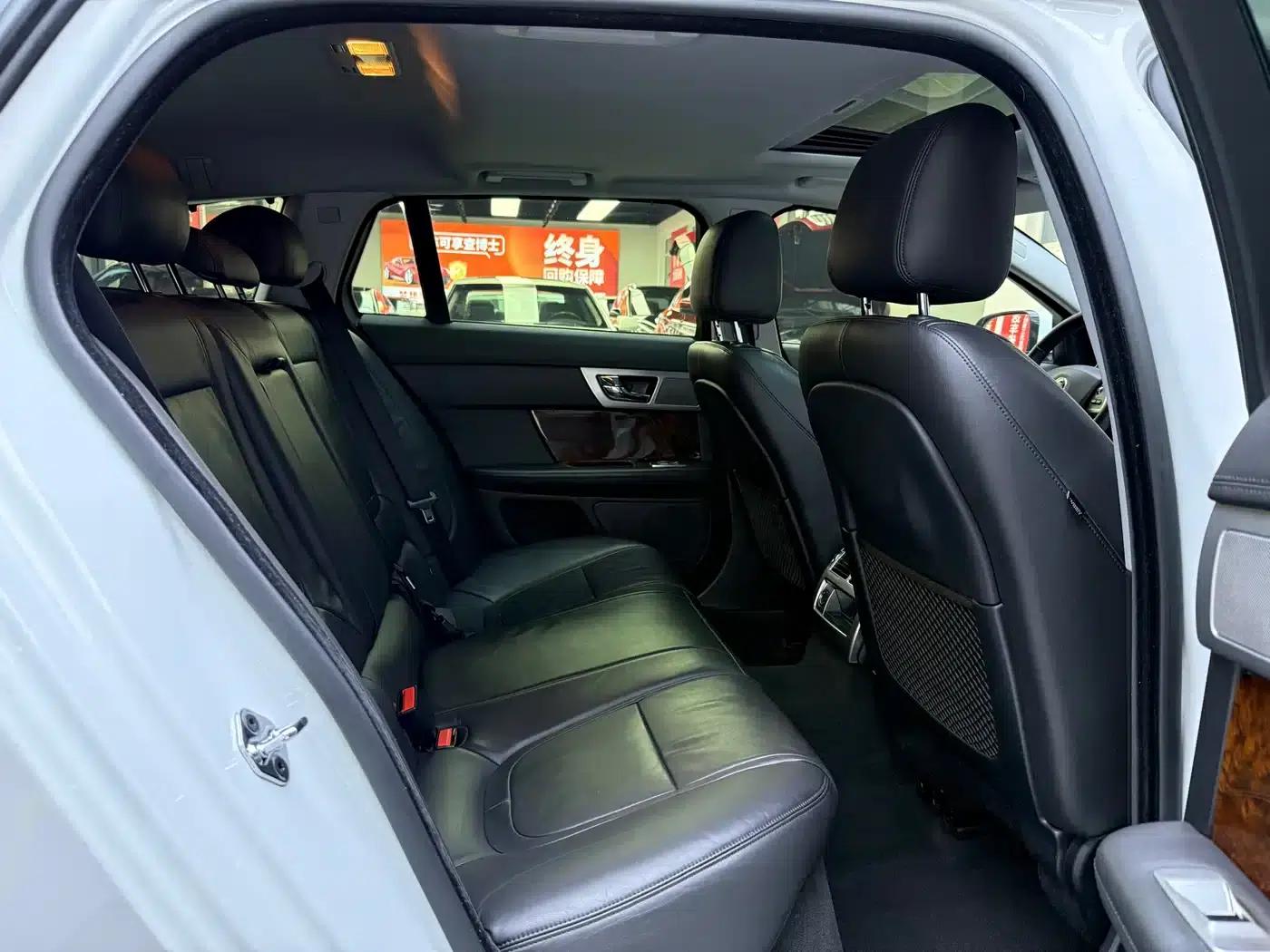 2015 Jaguar XF 2.0T Sportbrake Luxury Edition — миниатюра 12