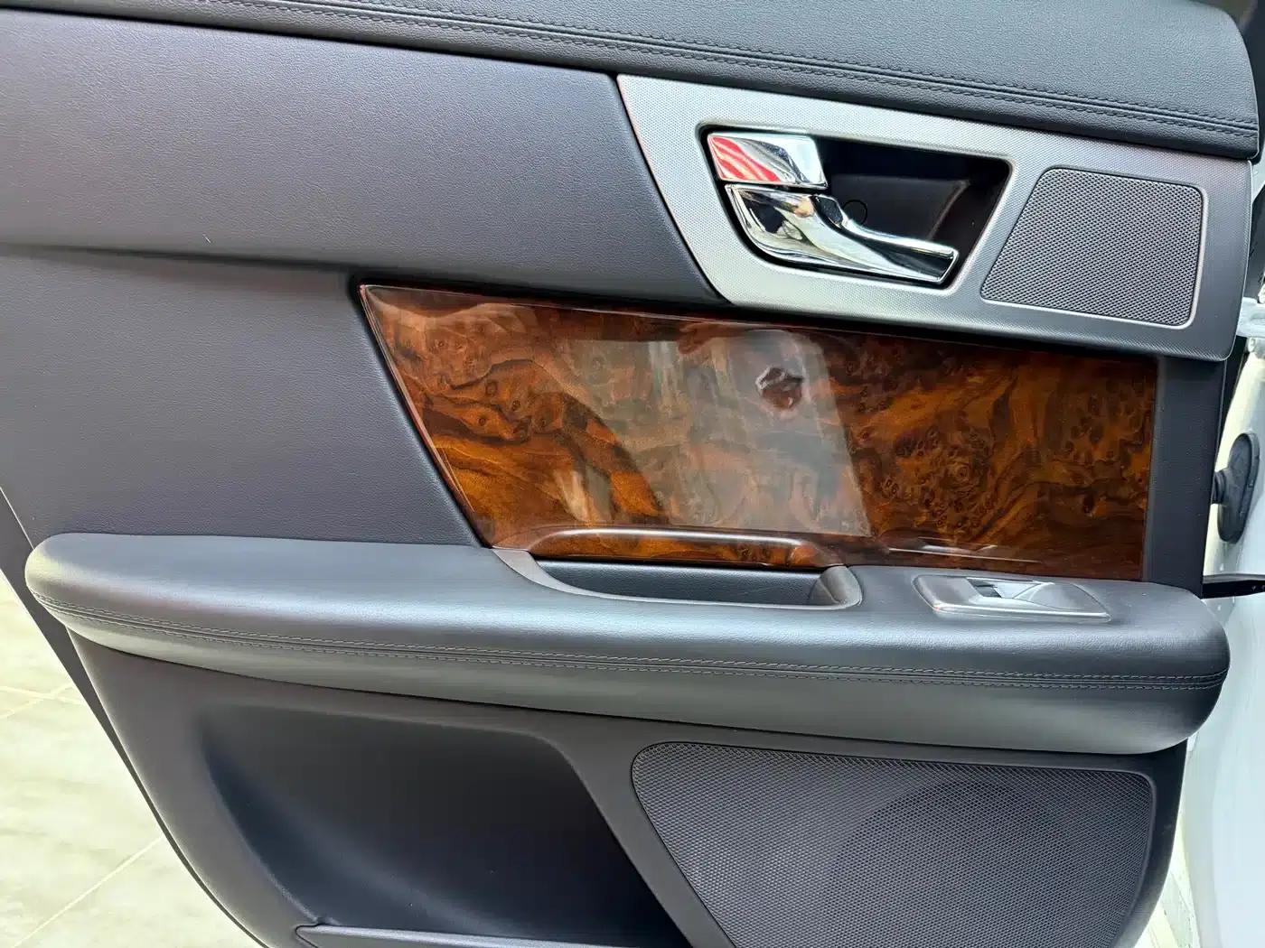 2015 Jaguar XF 2.0T Sportbrake Luxury Edition — миниатюра 13