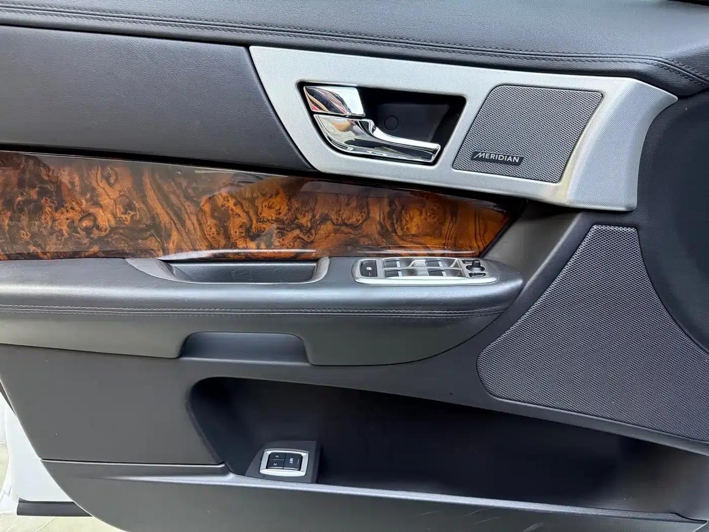 2015 Jaguar XF 2.0T Sportbrake Luxury Edition — миниатюра 14