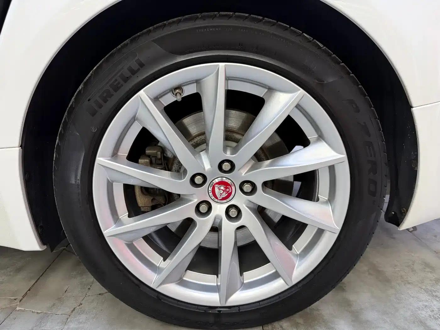 2015 Jaguar XF 2.0T Sportbrake Luxury Edition — миниатюра 17