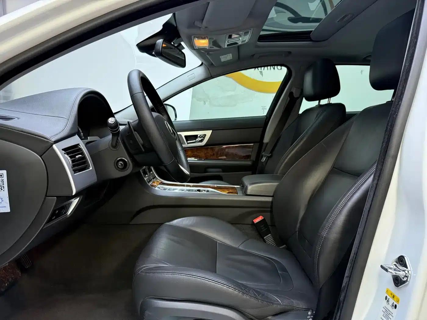 2015 Jaguar XF 2.0T Sportbrake Luxury Edition — миниатюра 7