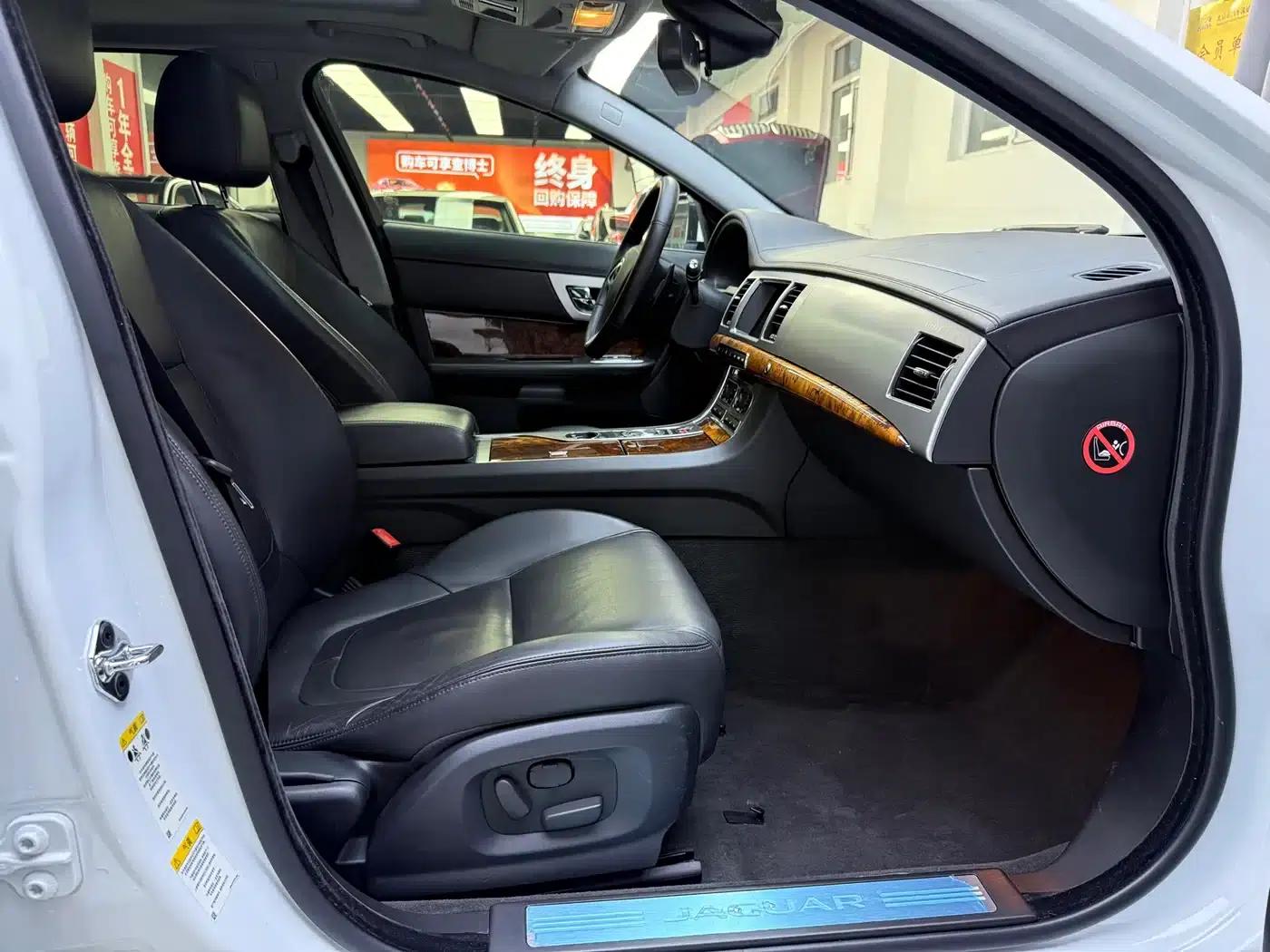 2015 Jaguar XF 2.0T Sportbrake Luxury Edition — миниатюра 8