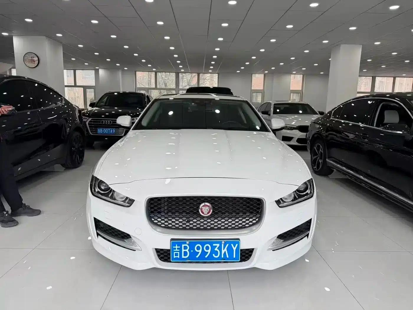 2017 Jaguar XE 2.0T 240PS R-Sport — миниатюра 2