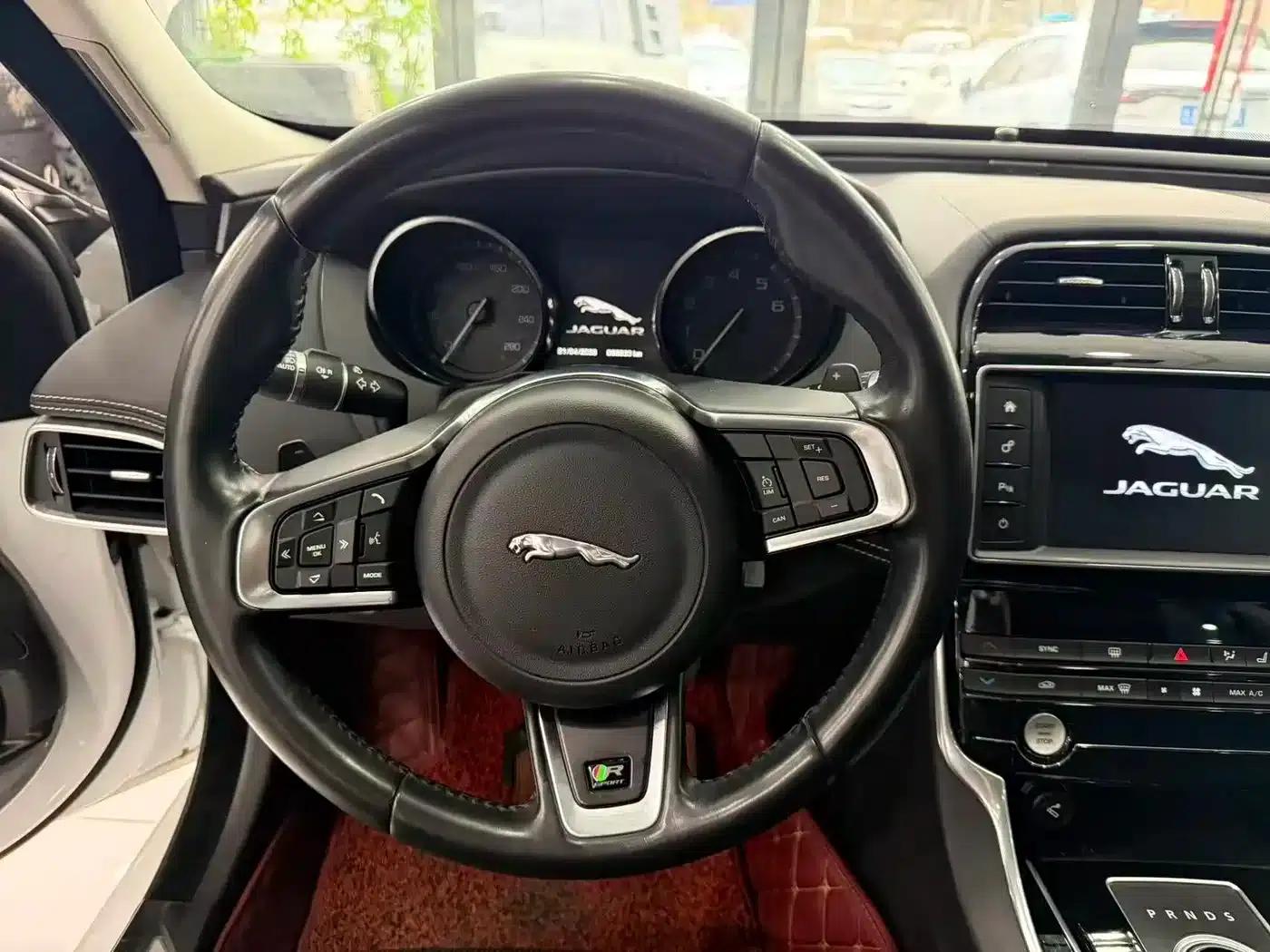 2017 Jaguar XE 2.0T 240PS R-Sport — миниатюра 6