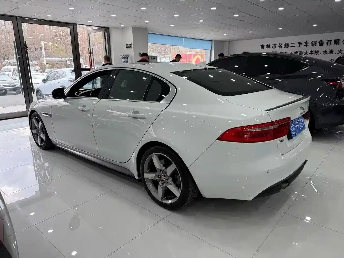 2017 Jaguar XE 2.0T 240PS R-Sport — миниатюра 7