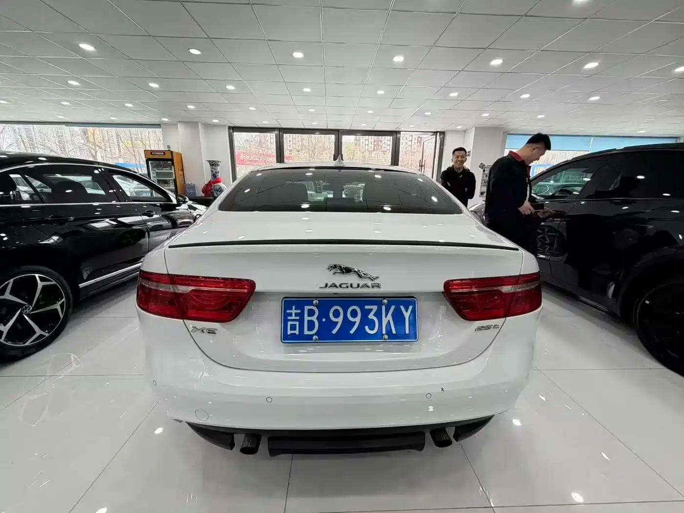 2017 Jaguar XE 2.0T 240PS R-Sport — миниатюра 9