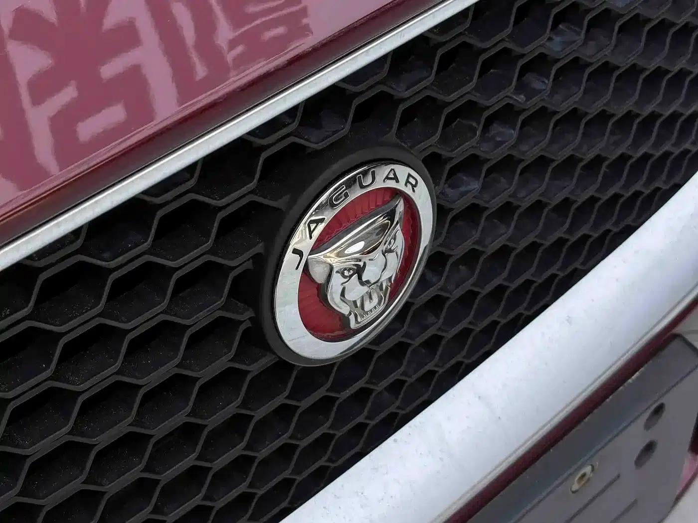 Jaguar XE 2015 2.0T 200PS R-Sport — миниатюра 3