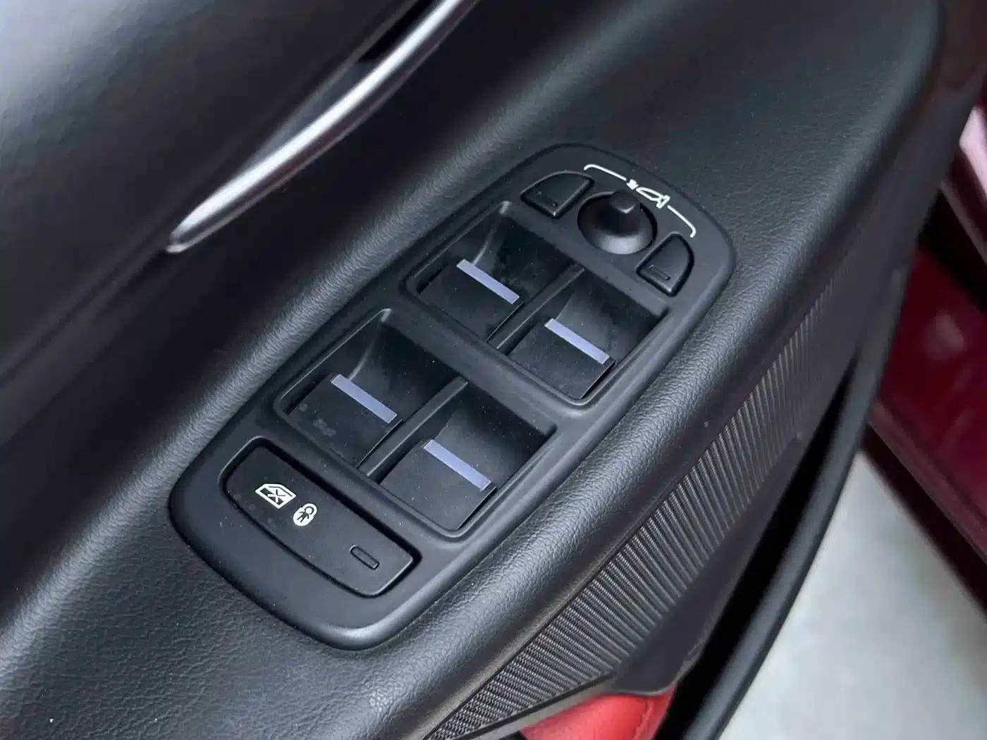 Jaguar XE 2015 2.0T 200PS R-Sport — миниатюра 8