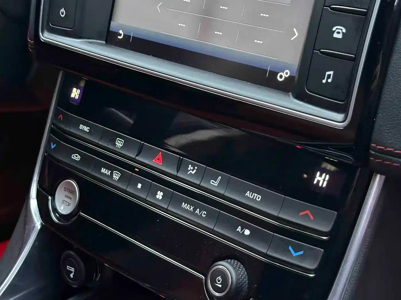 Jaguar XE 2015 2.0T 200PS R-Sport — миниатюра 9