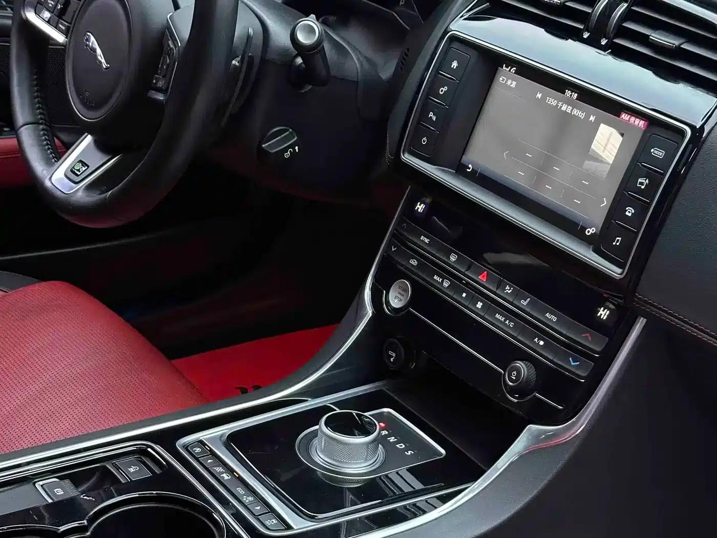 Jaguar XE 2015 2.0T 200PS R-Sport — миниатюра 10