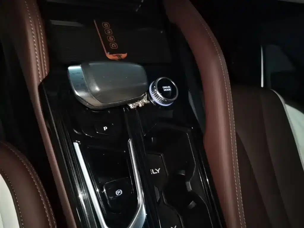 Geely Xingyue L 2021 2.0TD High-Power Automatic Four-Wheel Drive Flagship Edition — миниатюра 14
