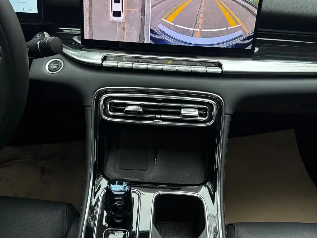Geely Emgrand 2026 5th Generation 1.5T DCT Premium Edition — миниатюра 11