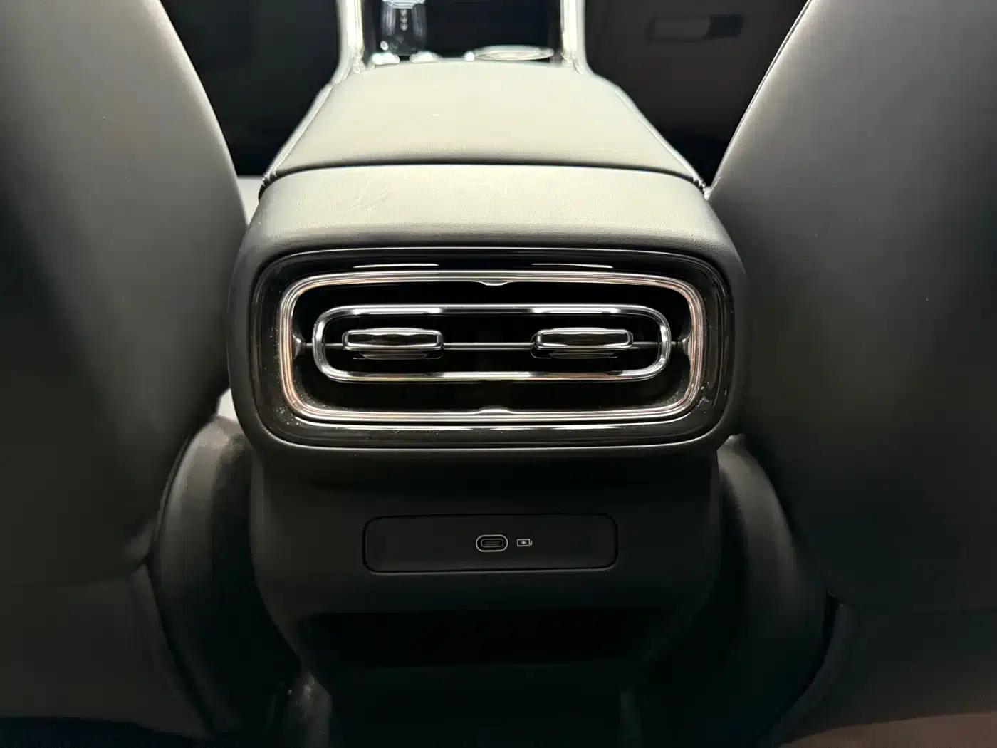 Geely Emgrand 2026 5th Generation 1.5T DCT Premium Edition — миниатюра 15